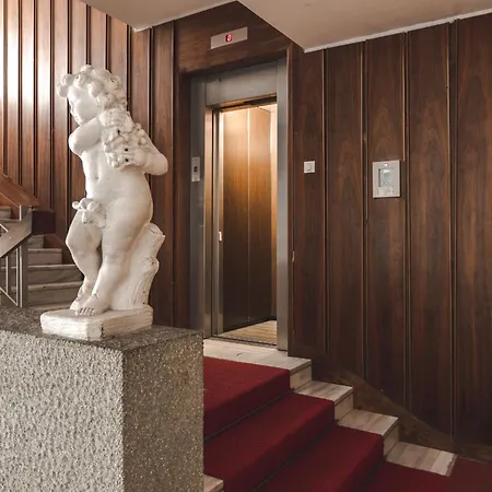 Family&friends ترييستي